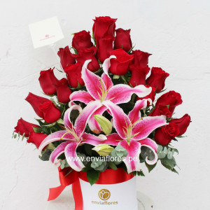 "Rosas Rojas de Amor - Box: Detalles Exquisitos con Entrega en Cusco"
