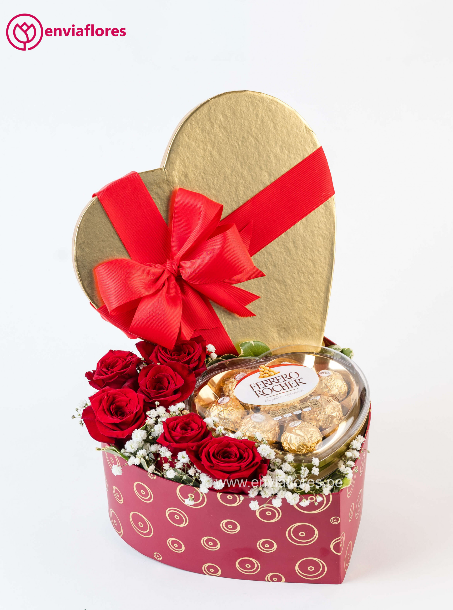 Box Rojo Premium con 6 Rosas y Ferrero en Corazón