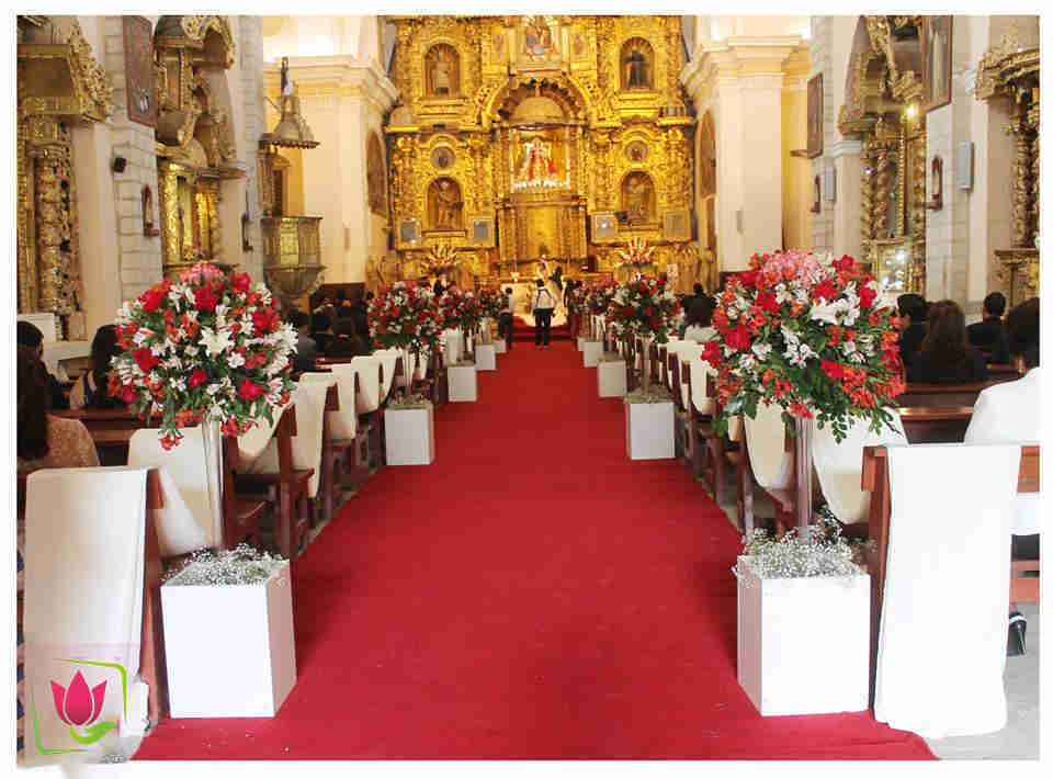 decoracion de iglesia en cusco para boda y valle sagrado | Florería Envía  Flores Cusco