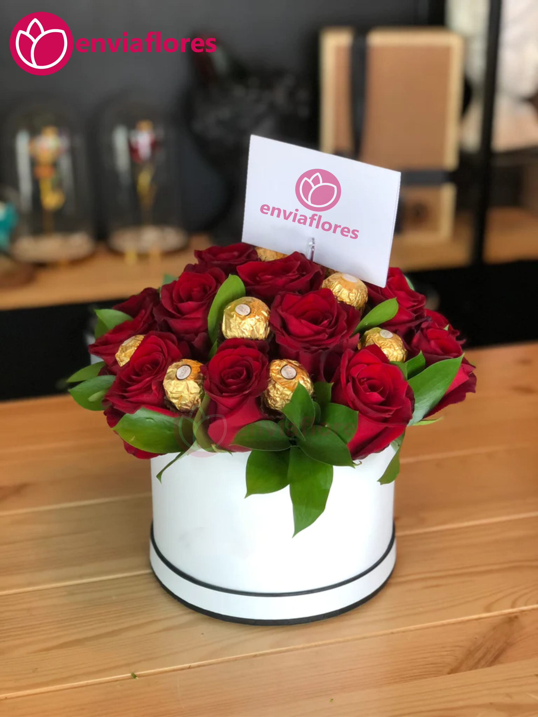 Arreglos Florales con rosas y chocolate | Florería Envía Flores Cusco