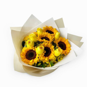 ramo de rosas y girasoles