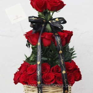 Oferta Especial: Canasta de 35 Rosas + Tarjeta Personalizada – Delivery en Cusco