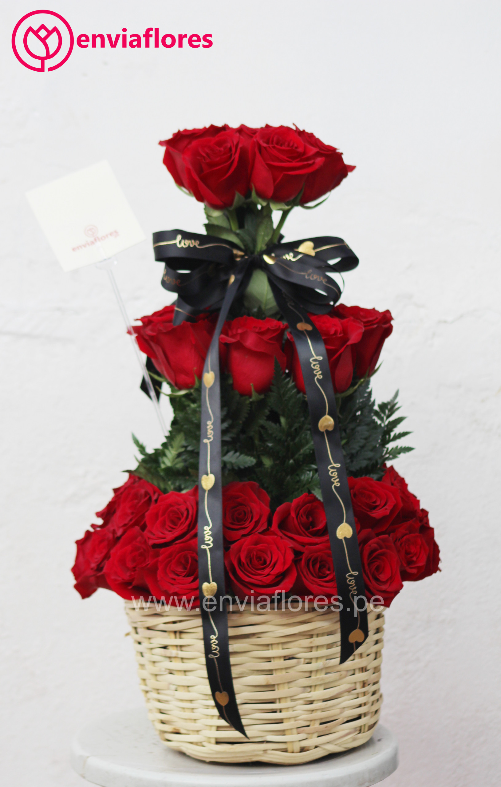 Oferta Especial: Canasta de 35 Rosas + Tarjeta Personalizada – Delivery en Cusco