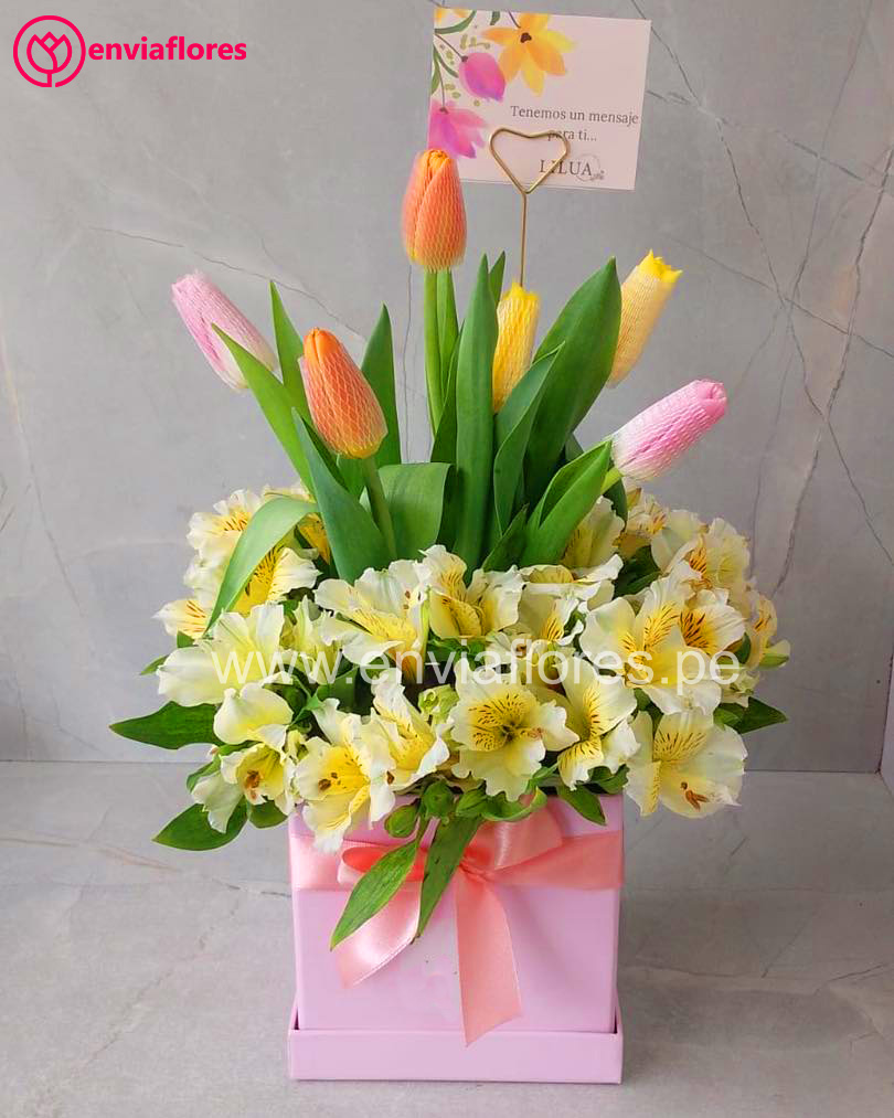 Box de Tulipanes y Astromelias con Lazo y Tarjeta – Envío de Flores en Cusco